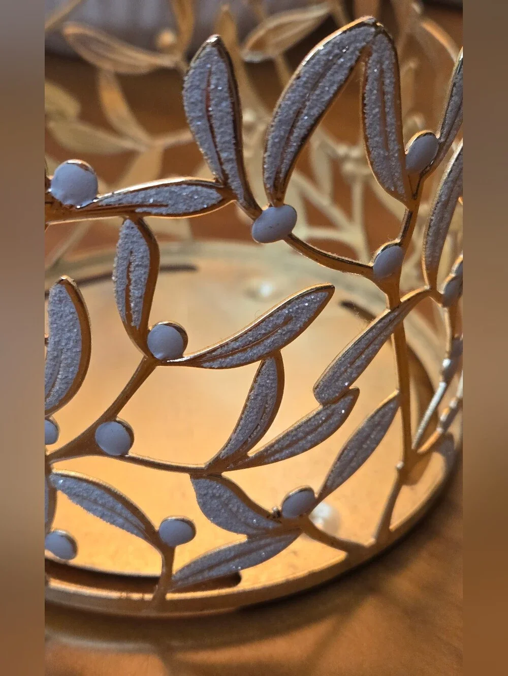 Bath & Body Works 3-Wick Candle Holder New Mistletoe Vine and White Motif